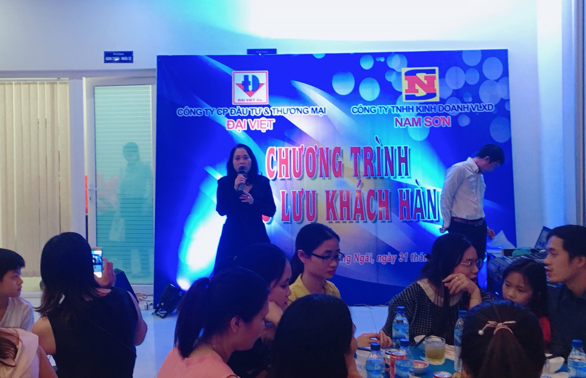 Bà Lê Thị Bạch Tuyết - Giám đốc Công ty TNHH Kinh Doanh VLXD Nam Sơn phát biểu tại buổi lễ.